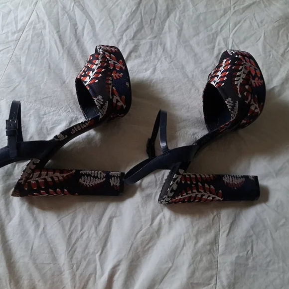 NWOB Tory Burch Solana Jacquard Strappy Platform Sandals Block HeelSize 8.5